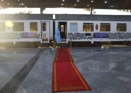 افتتاح قطار ۵ ستاره اهواز-خرمشهر به مشهد/ تاکید استاندار خوزستان بر لزوم دوخطه شدن مسیر