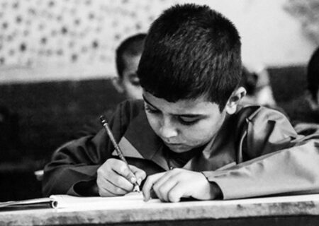 بحران سواد پایه در ایران/ دانش‌آموزان حتی در املای ساده هم می‌لغزند