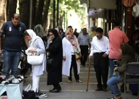 طبقه متوسط زیر بار هزینه‌های زندگی له شده است