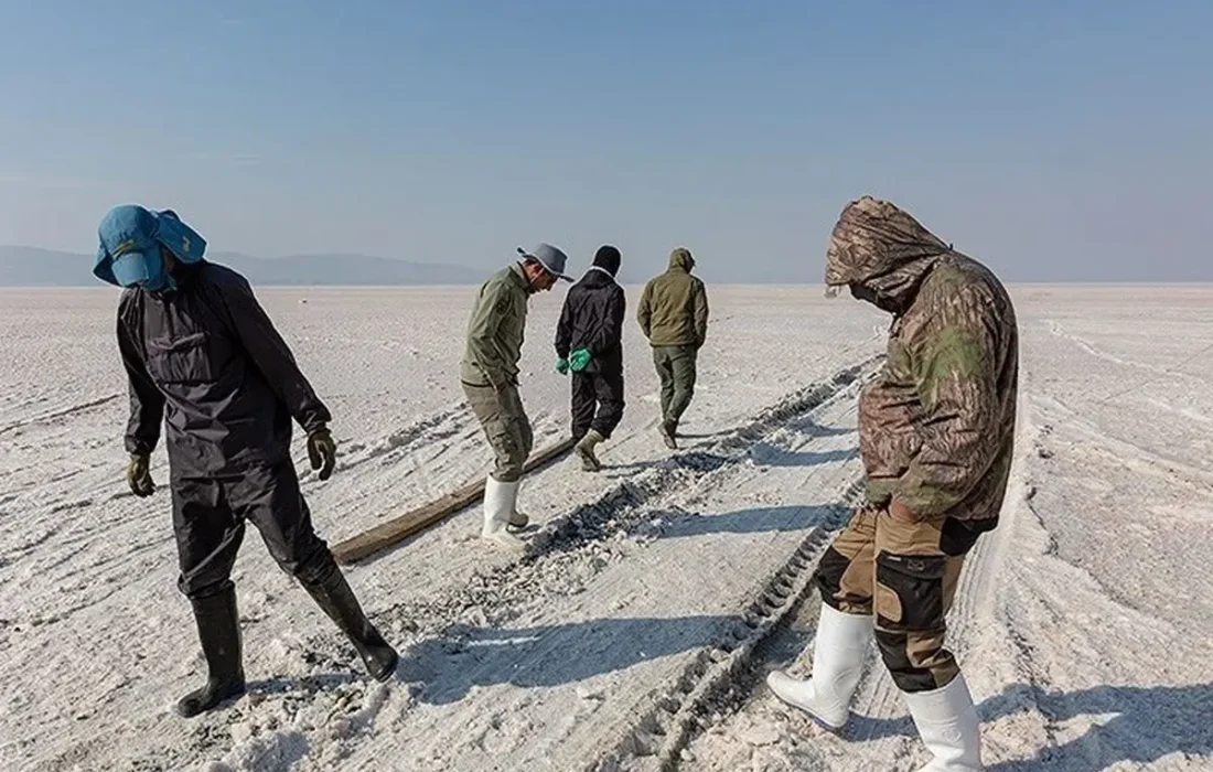 آغاز تخلیه شهرهای اطراف دریاچه ارومیه/ نیاز به درمان فوری داریم