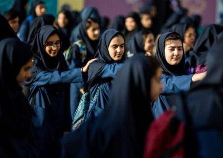 مدارس آینده فروشی می‌کنند و روان بچه‌ها را بازیچه قرار می‌دهند/ بلوغ زودرس در نسل جدید؛ خودکشی ناگهانی نیست از قبل نشانه‌هایی دارد