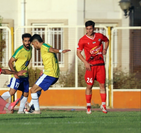 کادر فنی و بازیکنان نفت آبادان خوب بسته نشدند/ نفت یک تیم معمولی است