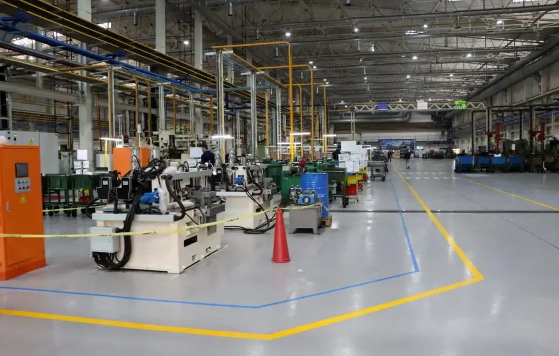 معضل کمبود خوراک و مواد اولیه صنایع/ خطر «تعدیل» بیخ گوش کارگران است