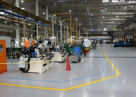 معضل کمبود خوراک و مواد اولیه صنایع/ خطر «تعدیل» بیخ گوش کارگران است