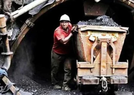 تلاش مجلس و تامین اجتماعی برای اصلاح قانون مشاغل سخت و زیان‌آور/ نمایندگان کارگری بی‌خبرند!