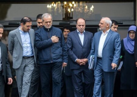 آیا دولت ، کار را به دست تقدیر می سپارد و هرچه بادا باد؟/ در سیاست خارجی قرار است کار به عقلانیت سپرده شود و جراحی صورت گیرد؟