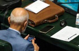 آقایانی که فضا را ملتهب می‌کنند خودشان در پستو درگیر خط سفید هستند/ از روز اول که به مجلس آمدیم سیم کارت بدون فیلتر به ما پیشنهاد شد