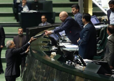 معماریان: کسری بودجه غیرقابل تامین ۴۰۰ هزار میلیارد تومان خواهد شد / دولت باید برای افزایش حقوق مناسب کارمندان تدبیری بیابد