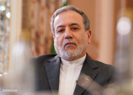 چرا عراقچی با آمریکا وارد مذاکرات مستقیم نشد؟/ آیا او اختیار داشت که چنین تصمیمی بگیرد و نگرفت؟