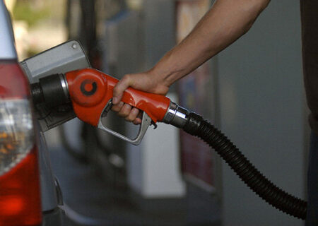 سخنگوی هیات رییسه مجلس: دولت تصمیمی برای افزایش قیمت بنزین ندارد