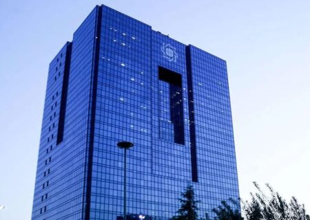 دلایل افزایش تورم و نرخ ارز/ خارج کردن بانک‌های ناتراز ادامه دارد