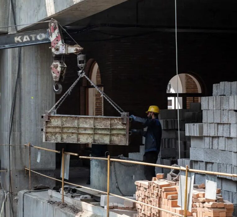 دست تامین اجتماعی در جیب کارگران ساختمانی/ یک طرح ضد کارگری دیگر تصویب میشود؟!