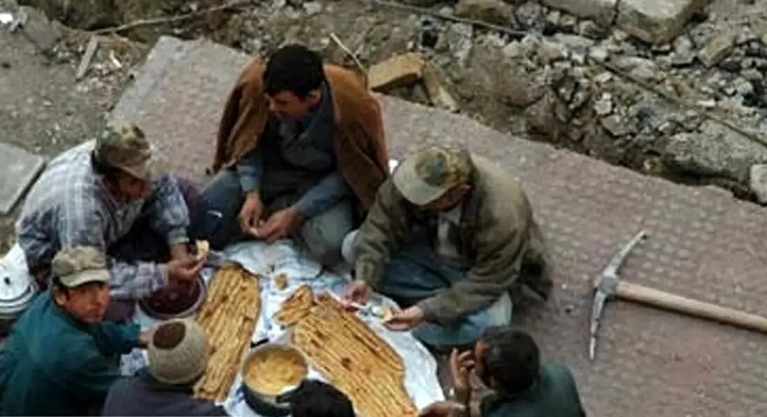 نگرانی طبقه کارگر از گرانی بنزین و حذف ارز ترجیحی/ چیزی از سفره کارگران باقی نمیماند