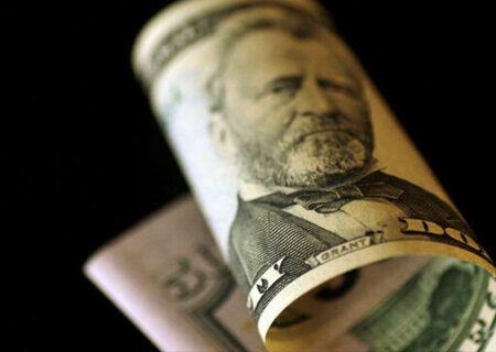 دولت و بانکها چگونه از گران شدن نرخ ارز سود می برند؟