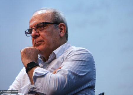 پرسش عباس عبدی در باره محکومیت مشاور عالی وزیر راه دولت سیزدهم/ چرا اینقدر دیر حکم را اجرا می کنید؟