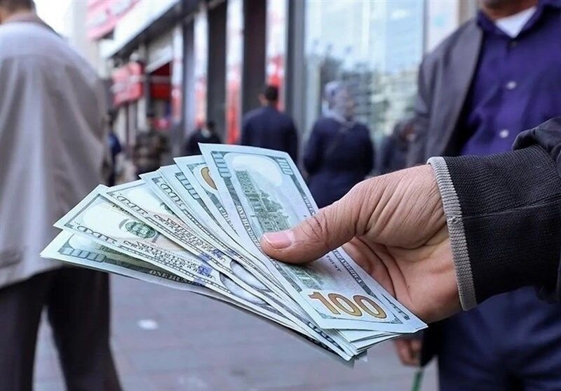 قیمت دلار، یورو و سایر ارزها امروز ۱۷ آذر/ دلار در یک روز دو کانال جلو رفت