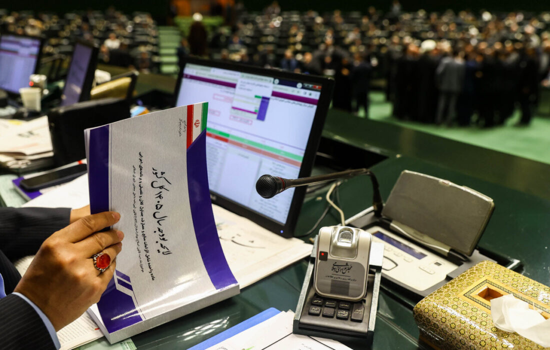 پیش‌بینی یک کارشناس از اثرات بودجه ۱۴۰۵/ ندری: سال سختی در پیش است؛ فشار انقباضی به کارکنان دولت منتقل می‌شود