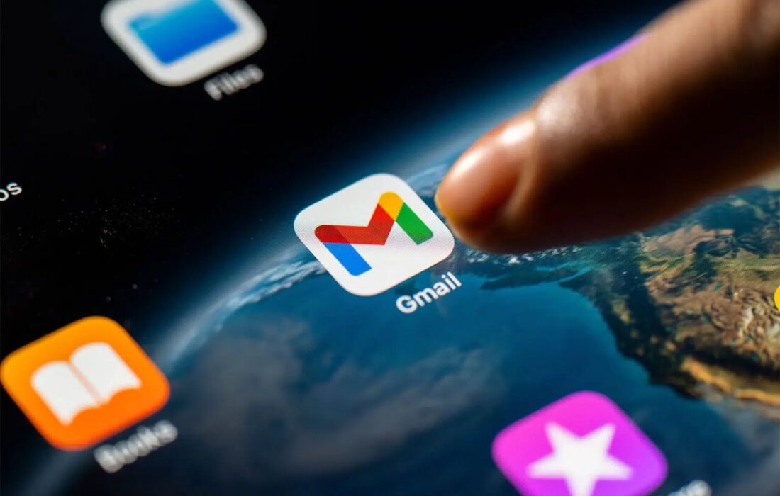 گوگل ایمیل‌های شما را می‌خواند؛ همین حالا این گزینه را ببندید!