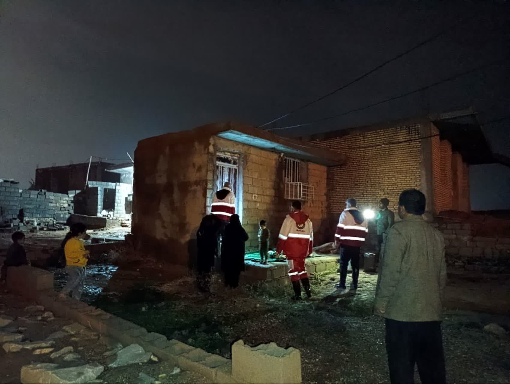 امدادرسانی نجاتگران جمعیت هلالاحمر خوزستان به ۶۸۱ متأثر از بارش ها /امدادرسانی ها ادامه دارد