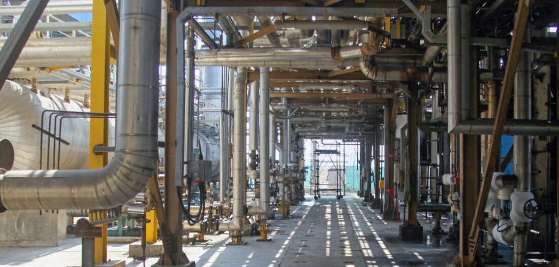 آتش سوزی در پتروشیمی آبادان خاموش شد