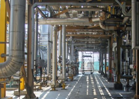 آتش سوزی در پتروشیمی آبادان خاموش شد