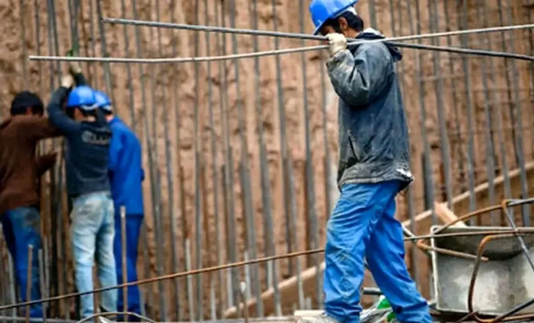 معیشت دشوار کارگران فصلی/ نه حقوق مناسب نداریم، نه سابقه بیمه