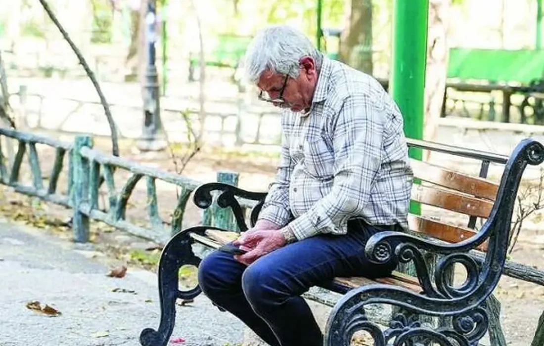 شلاق قراردادهای موقت بر تن درمان کارگران و بازنشستگان/ چرا صورت مسئله را پاک می‌کنند؟!