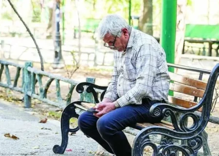 شلاق قراردادهای موقت بر تن درمان کارگران و بازنشستگان/ چرا صورت مسئله را پاک می‌کنند؟!