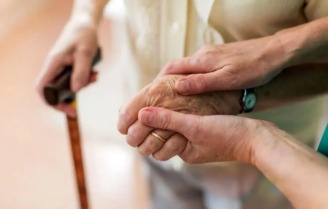 کالابرگ ۶۲۰ هزار تومانی برای پیرزنی بیمار با درآمد کمتر از ۵ میلیون تومان/ این حمایتها اصلاً «حمایت» نیست!