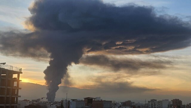 تخلیه موقت روستای سوتهکلای آمل در پی حریق شرکت لبنیاتی کاله
