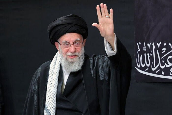 رهبر معظم انقلاب به شهادت رسیدند